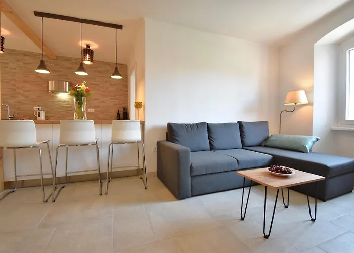 Suncani Krovovi * Pula